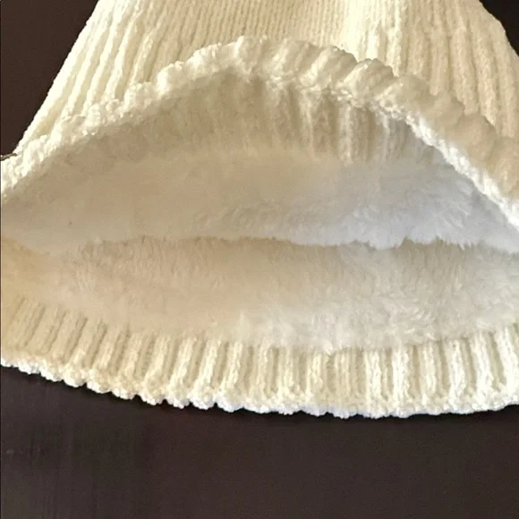 Royal Cozy and Soft Cream Knit Pom-Pom Beanie - Picture 3 of 4
